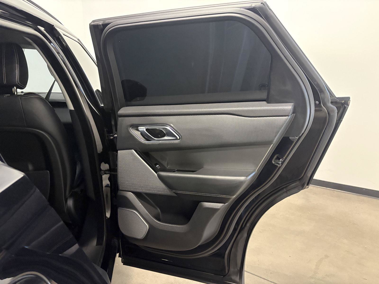 Used 2018 Land Rover Range Rover Velar S AWD/4WD image 40