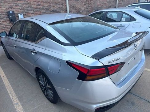 Used 2025 Nissan Altima 2.5 SV FWD image 6