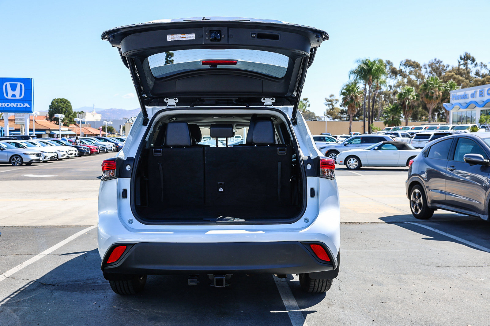 Used 2022 Toyota Highlander XLE AWD/4WD image 28