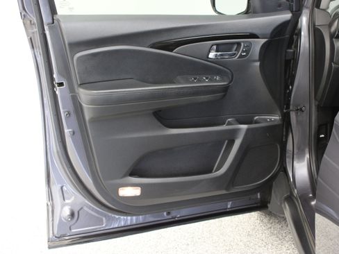 Used 2022 Honda Pilot Touring image 12