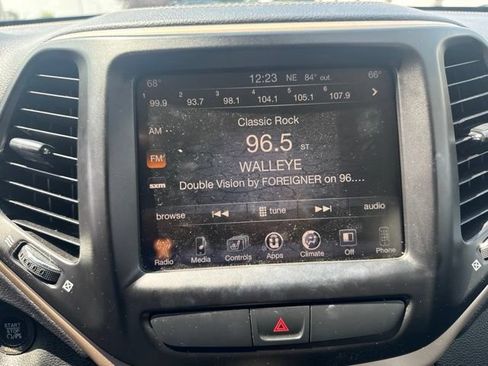Used 2015 Jeep Cherokee Limited AWD/4WD image 2