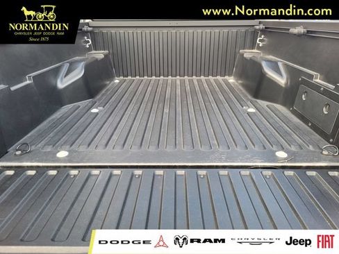 Used 2022 Toyota Tacoma SR w/ SR Convenience Package RWD image 19