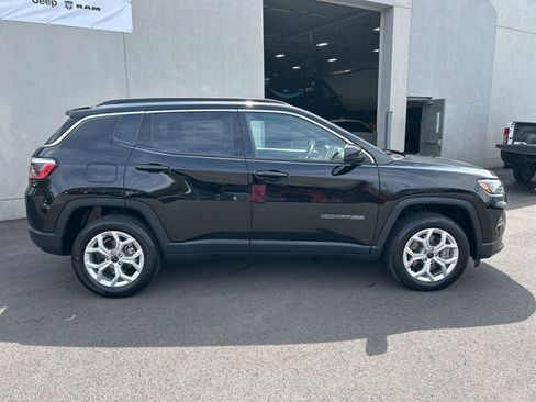 Used 2025 Jeep Compass Latitude w/ Sun & Sound Group AWD/4WD image 7