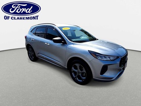 Used 2023 Ford Escape ST-Line w/ Tech Pack #1 AWD/4WD image 2