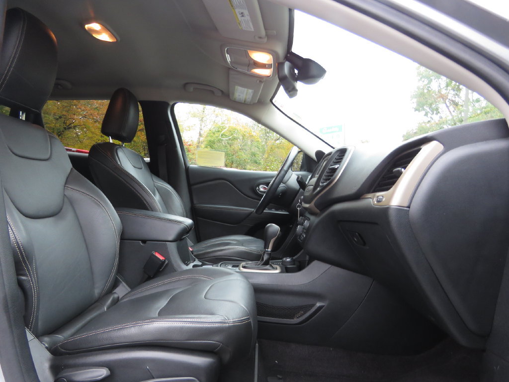 Used 2016 Jeep Cherokee Latitude w/ Safety/Convenience Group AWD/4WD image 13