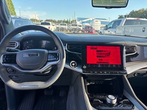 Used 2023 Jeep Grand Wagoneer Series III AWD/4WD image 11