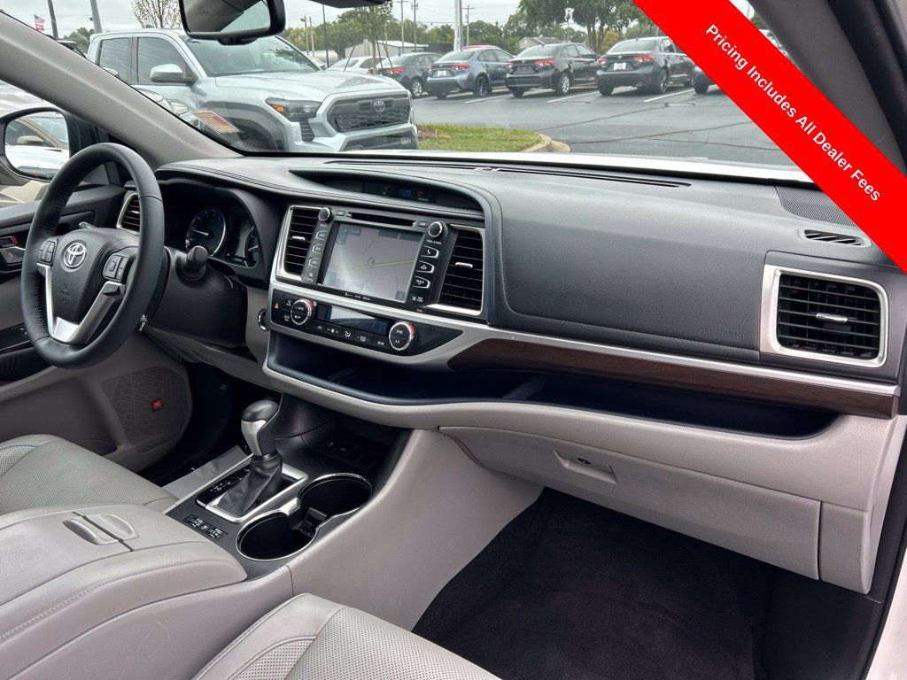 Used 2016 Toyota Highlander Limited Platinum FWD image 26
