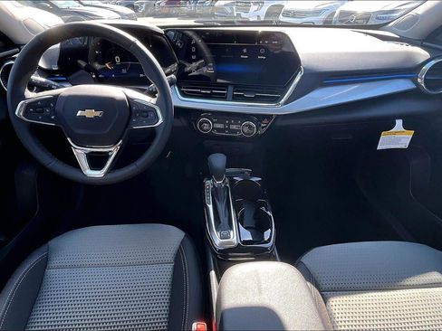 New 2026 Chevrolet Trax LT w/ LT Convenience Package FWD image 15