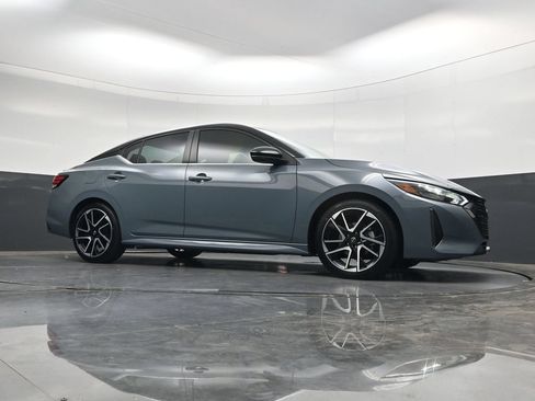 Used 2025 Nissan Sentra SR w/ SR Premium Package FWD image 44