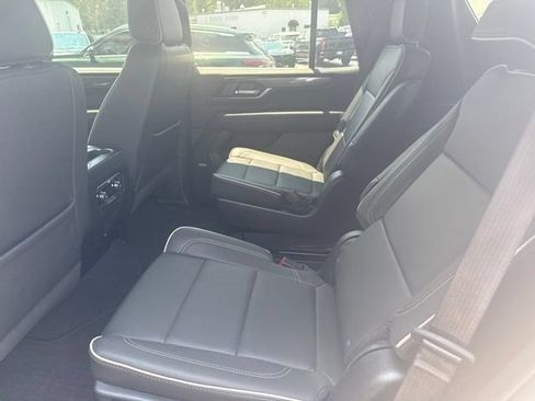 Used 2025 GMC Yukon Elevation AWD/4WD image 34