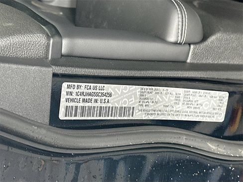 New 2025 Jeep Grand Cherokee Altitude image 19