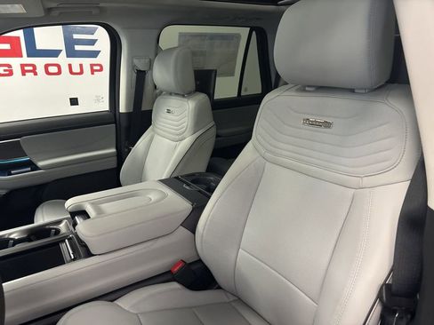 New 2026 Ford Expedition Platinum image 27