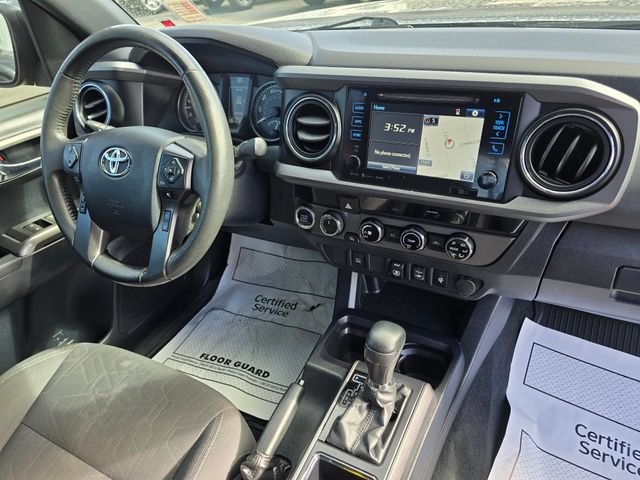 Used 2018 Toyota Tacoma TRD Off-Road AWD/4WD image 11