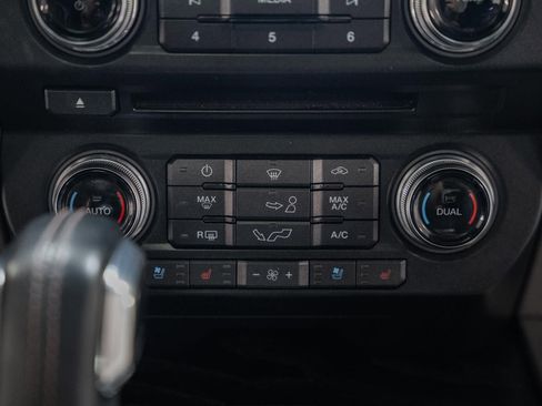 Used 2018 Ford F150 Platinum w/ Equipment Group 701A Luxury image 32