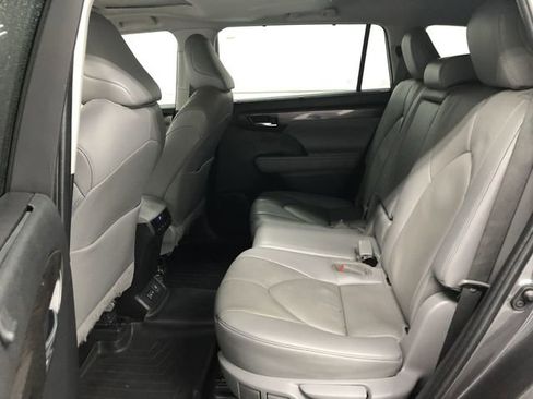 Used 2023 Toyota Highlander Limited image 26