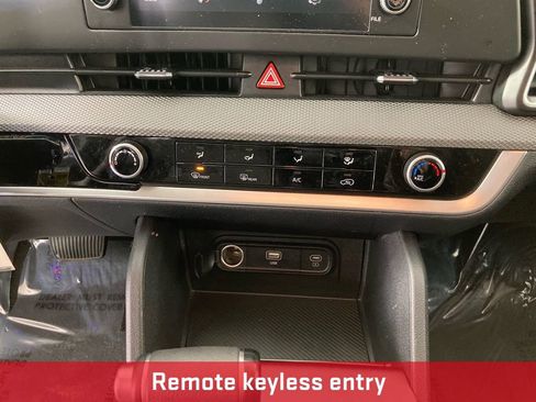 Used 2025 Kia Sportage LX image 9