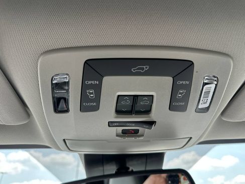 Used 2026 Toyota Sienna XLE AWD/4WD image 32