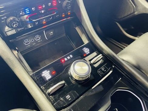 Used 2023 Jeep Grand Cherokee Overland w/ Luxury Tech Group IV AWD/4WD image 25