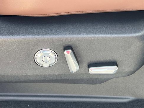 New 2025 Lincoln Navigator Reserve image 23