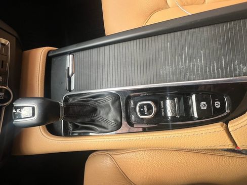 Used 2017 Volvo S90 T6 Momentum w/ Vision Package image 24