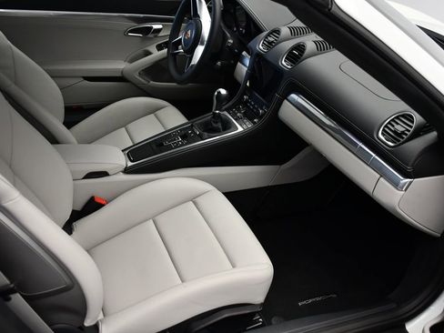 Certified 2024 Porsche 718 Boxster RWD image 21