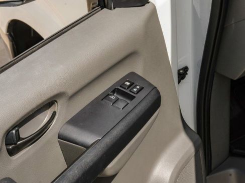 Used 2020 Nissan NV 3500 S image 38