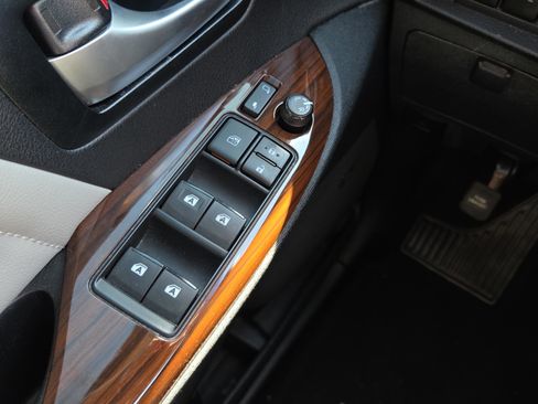 Used 2016 Toyota Sienna image 23