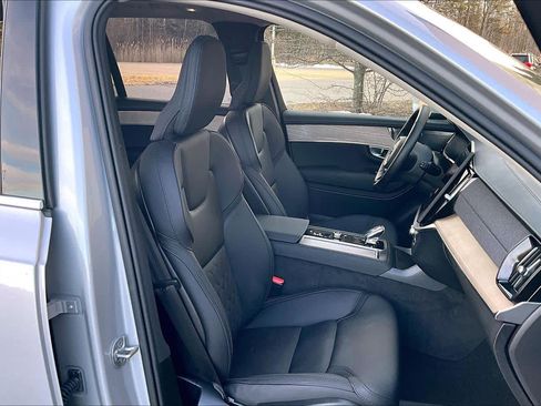 Used 2025 Volvo XC90 T8 Plus image 7