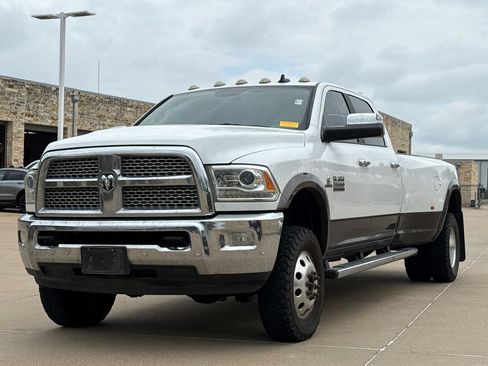 Used 2018 RAM 3500 Laramie w/ Convenience Group AWD/4WD image 3