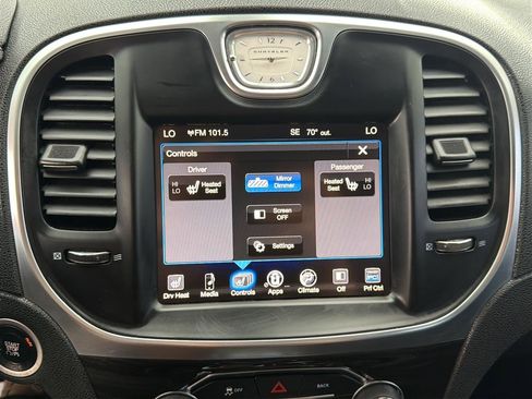 Used 2016 Chrysler 300 Limited image 25