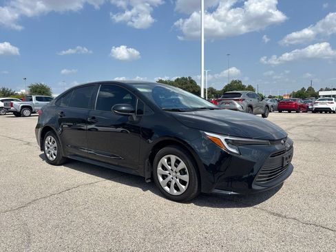 Used 2026 Toyota Corolla LE FWD image 3