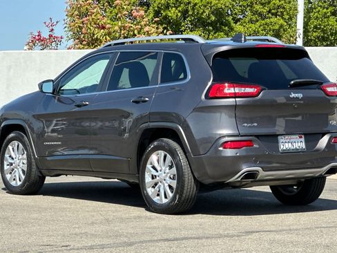 Used 2018 Jeep Cherokee Overland AWD/4WD image 7