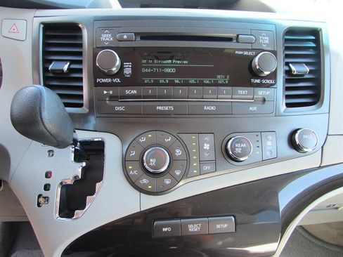 Used 2012 Toyota Sienna LE FWD image 17
