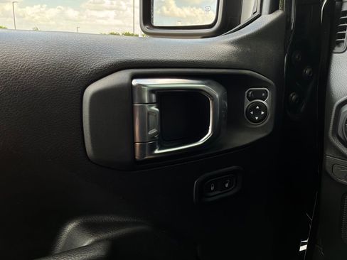 Used 2025 Jeep Wrangler Sport S image 16