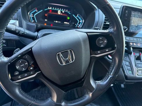 Used 2024 Honda Odyssey Touring image 2
