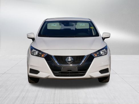 Certified 2022 Nissan Versa SV image 2