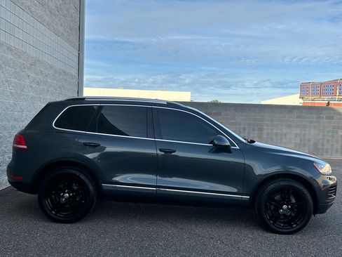 Used 2012 Volkswagen Touareg TDI image 4