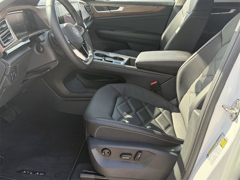 New 2026 Volkswagen Atlas SE image 12