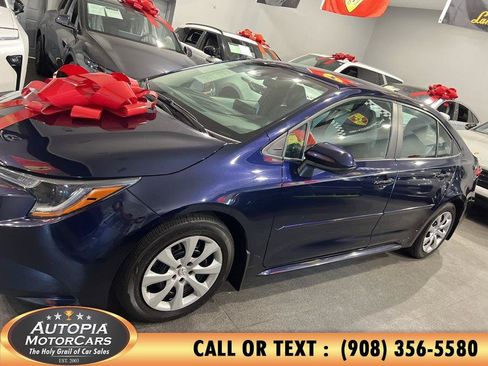 Used 2024 Toyota Corolla LE FWD image 3