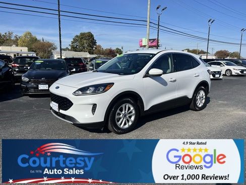 Used 2020 Ford Escape SE image 3