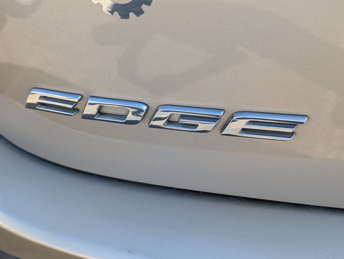 Used 2017 Ford Edge Titanium w/ Equipment Group 301A AWD/4WD image 18