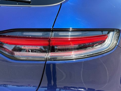 Certified 2023 Porsche Macan AWD/4WD image 28