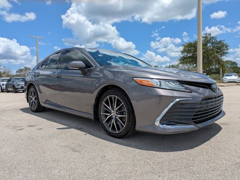 Used 2023 Toyota Camry XLE AWD/4WD image 2