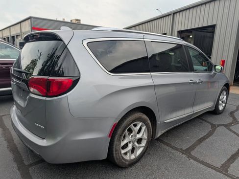 Used 2020 Chrysler Pacifica Limited FWD image 4