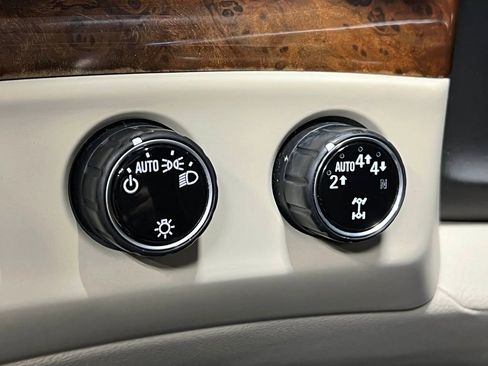 Used 2017 Cadillac Escalade Luxury AWD/4WD image 36