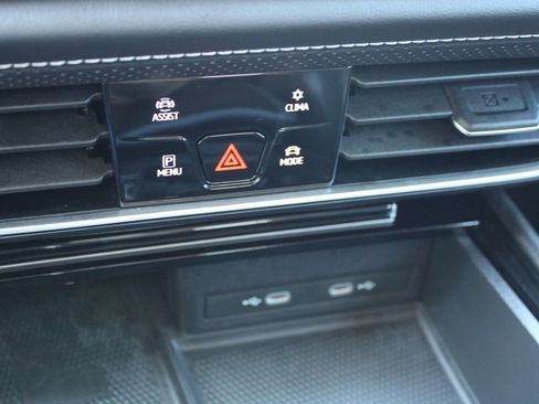 Certified 2024 Volkswagen Atlas SE image 17