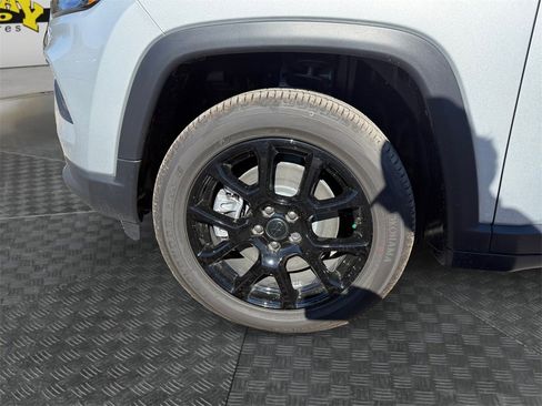 New 2026 Jeep Compass Latitude image 14