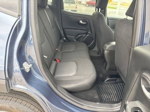 Used 2023 Jeep Renegade Latitude image 23