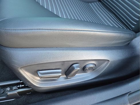 Used 2024 Toyota Camry SE image 14