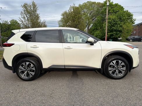 Used 2023 Nissan Rogue SV AWD/4WD image 7
